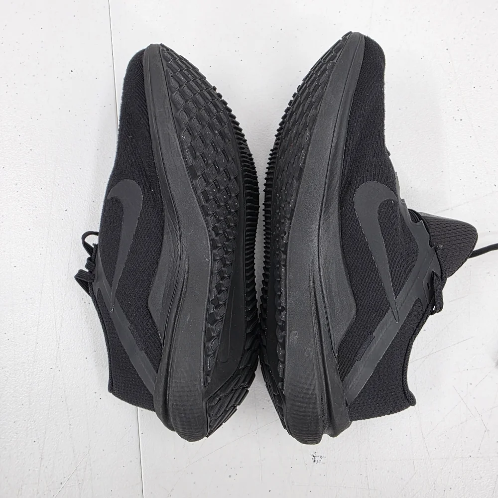 Nike‎ Winflo 10 Triple Black Mesh Running Shoes Women's Size 8.5 DV4023-001.